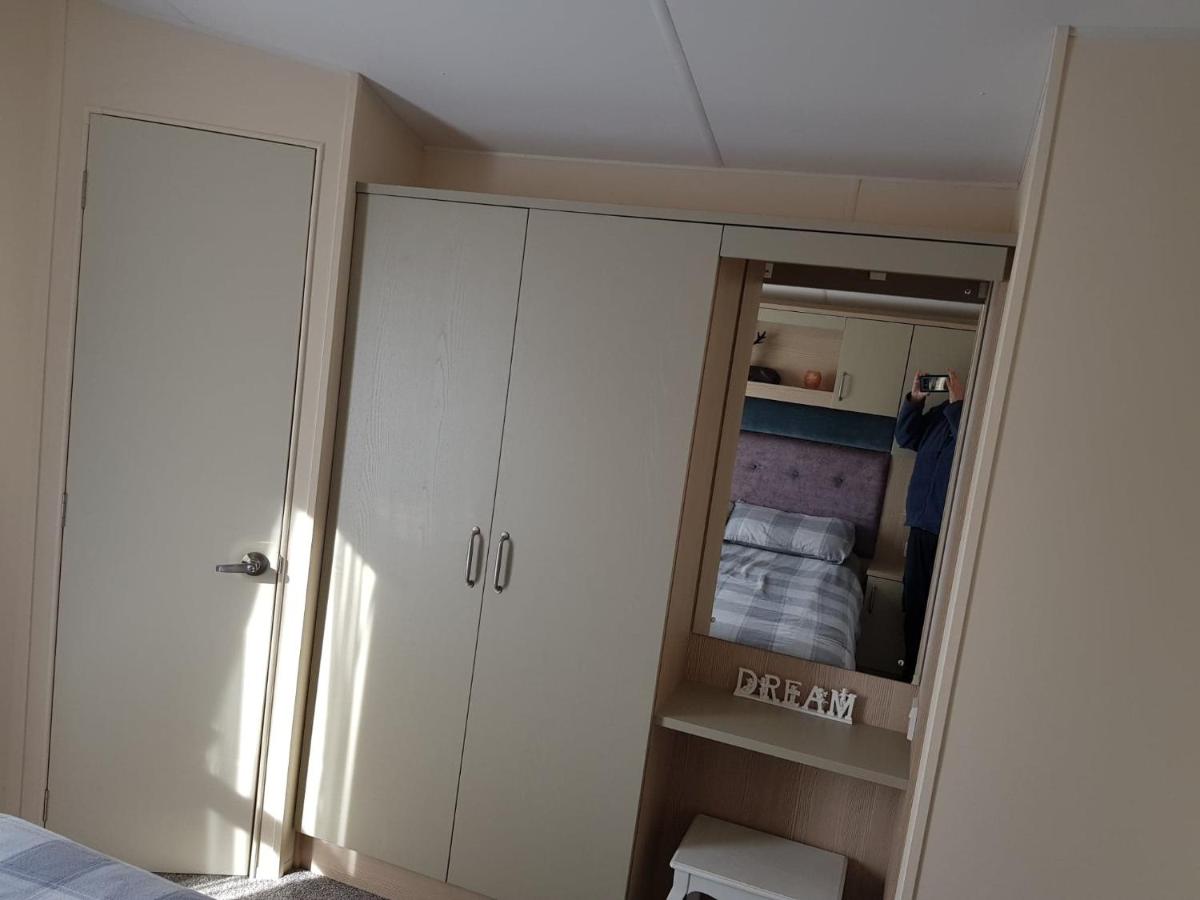 6 BERTH DELUXE CARAVAN PALM GROVE 42 - Housity
