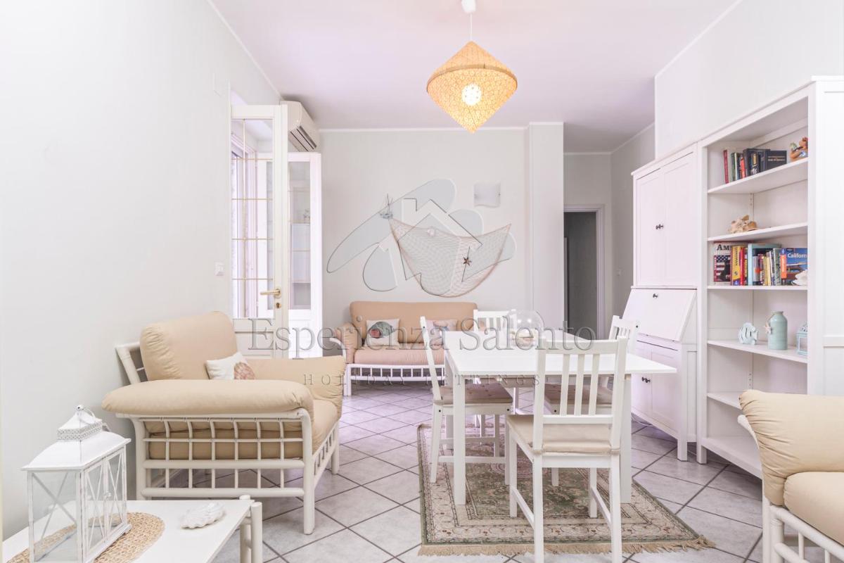 Breezy Beach House - Housity