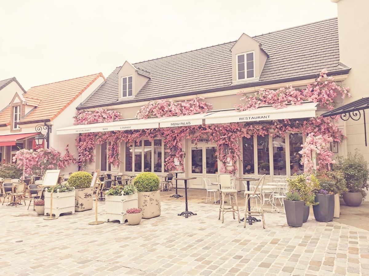 Cottage La Fontaine Ô Roses-Disneyland Paris- Shuttle to train station, Disneyland and Malls - Housity