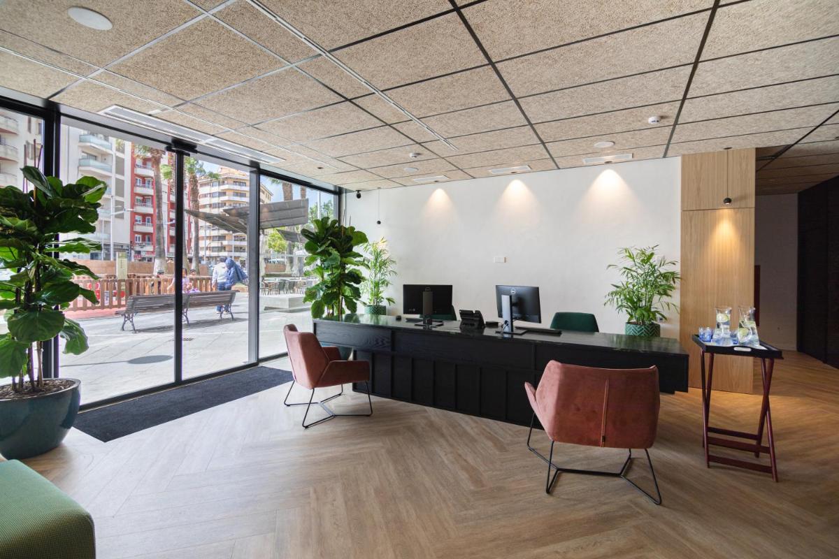 Una televisión o centro de entretenimiento en JS Palma Plaza