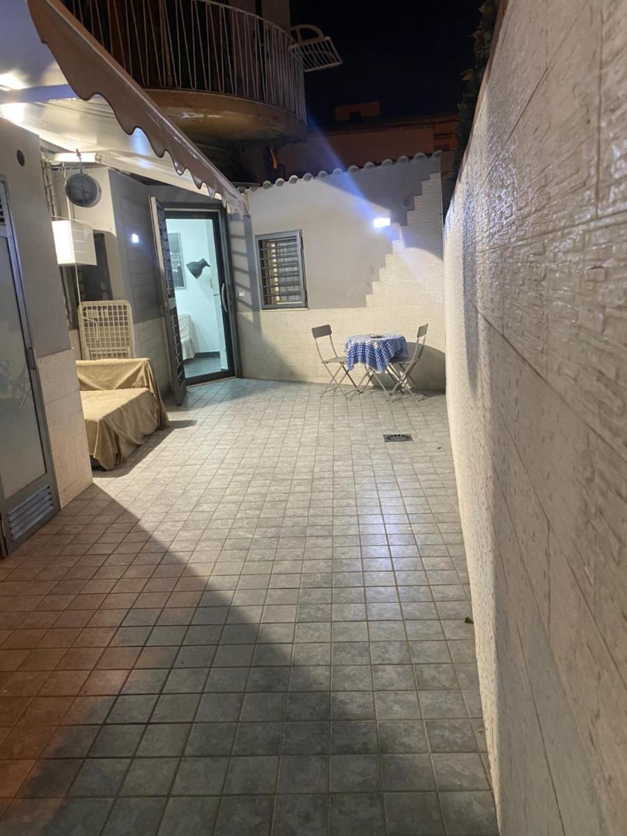 Napoli centro casa con due camere e cucina - Housity