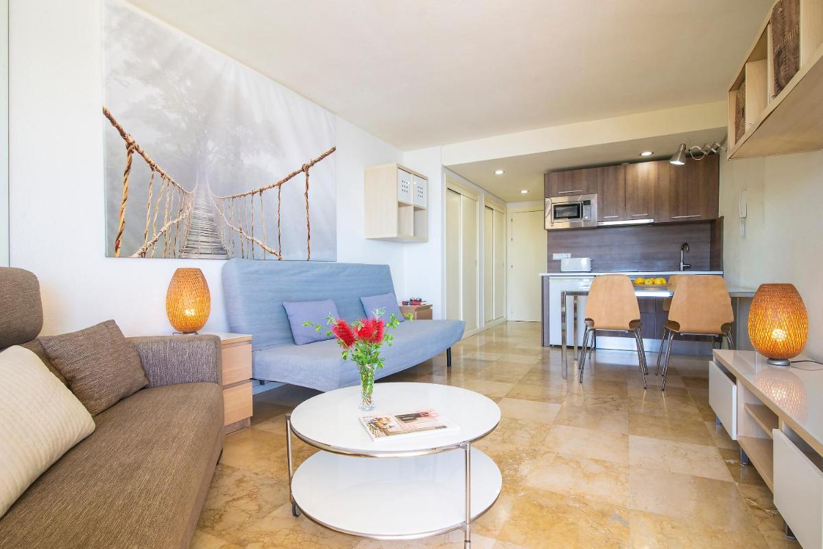 MARBELLA 2000 Estudio en paseo marítimo WIFI - Housity
