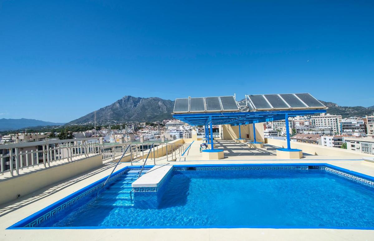 MARBELLA 2000 Estudio en paseo marítimo WIFI - Housity