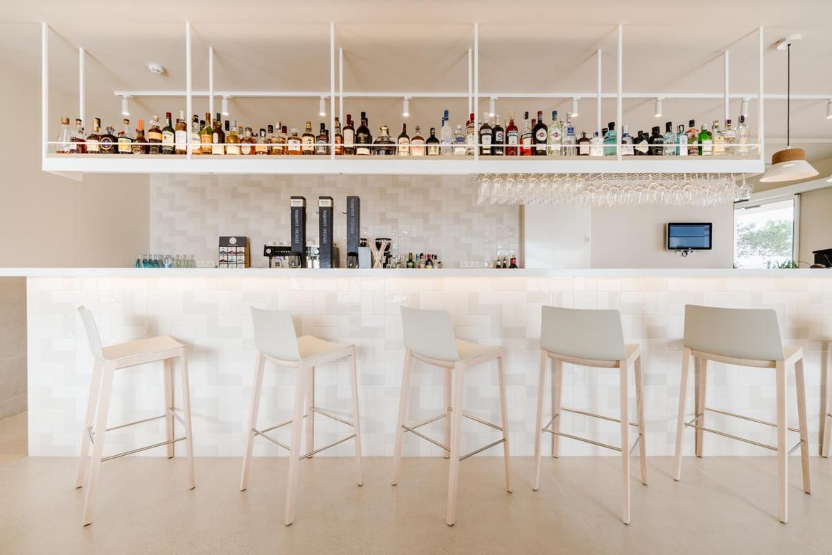 El salón o zona de bar de Park Hotel San Jorge & Spa by Escampa Hotels