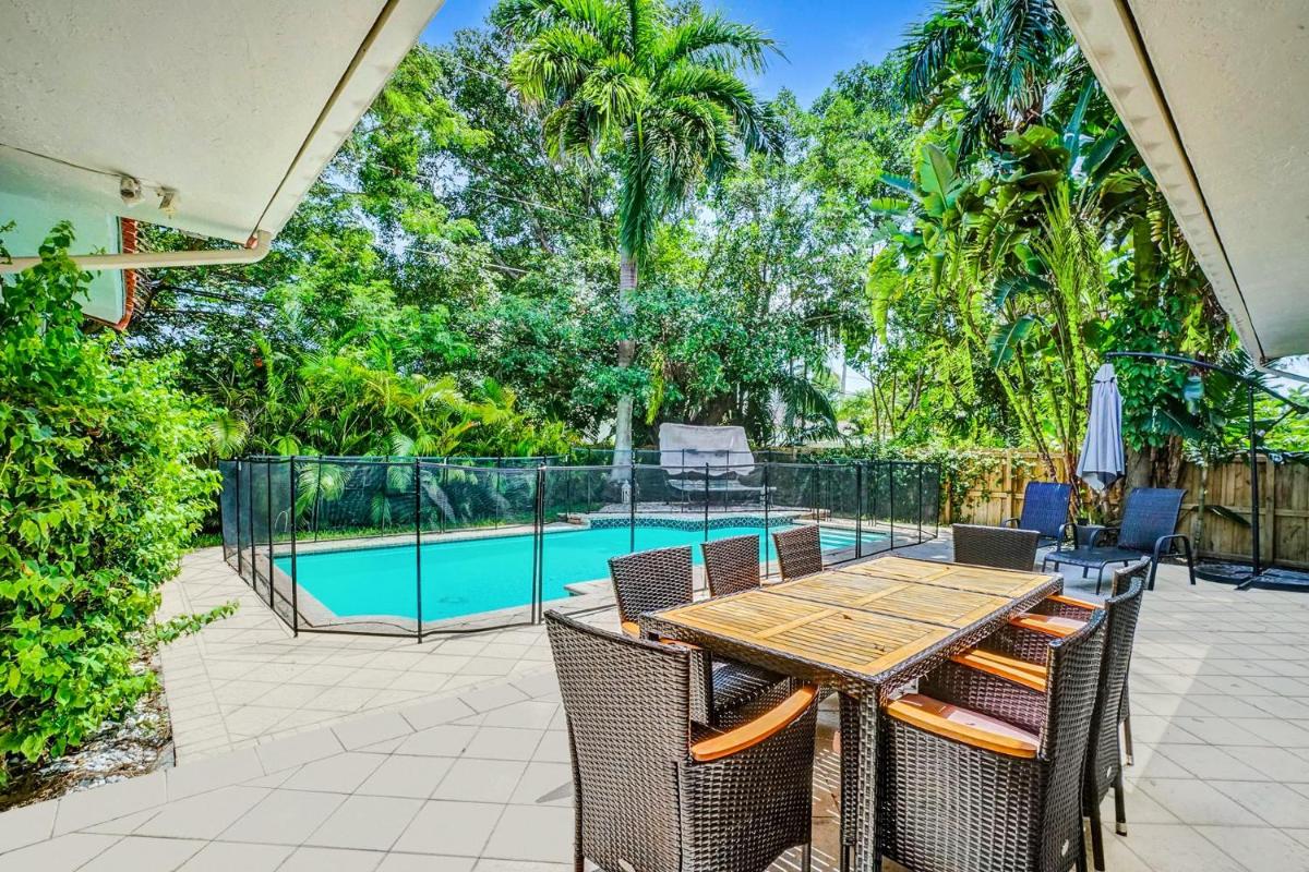 Hidden Miami Gem w Pool BBQ & minutes to Beach - Housity