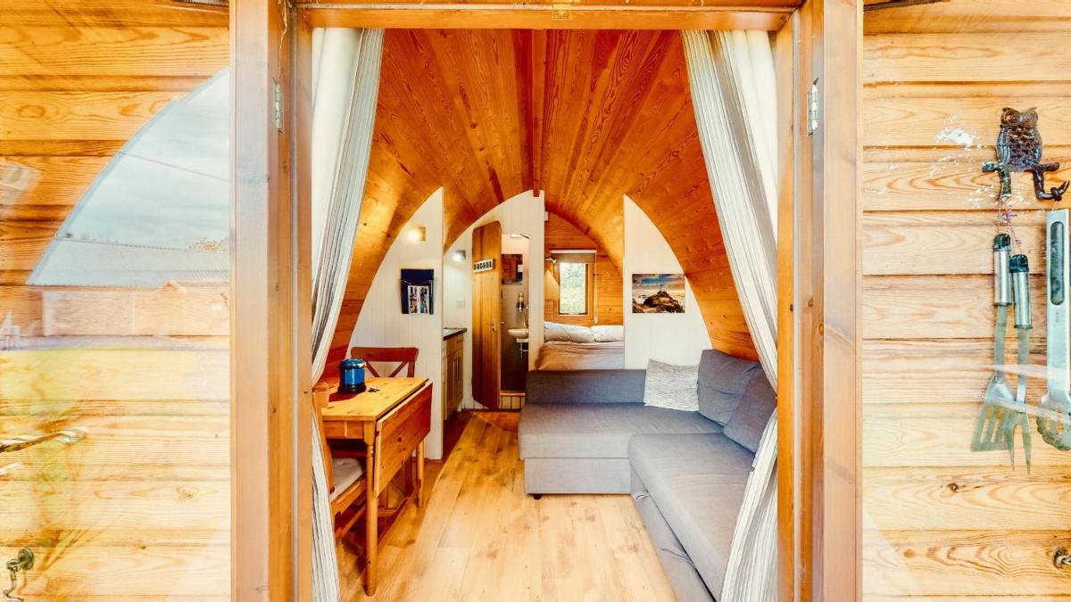 Dog Friendly Glamping Pods with Hot Tubs - Housity