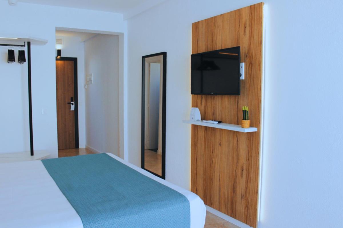 Cama o camas de una habitación en Alfons Hotel