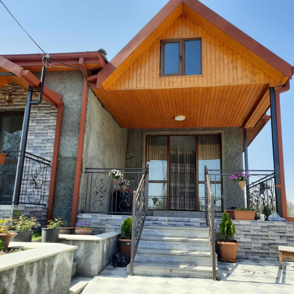 Family Hotel Tsinandali - Housity