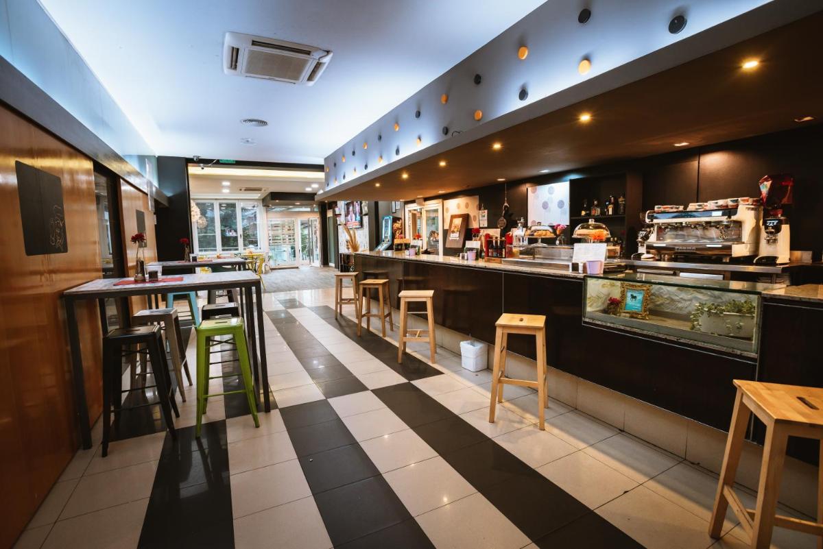 El salón o zona de bar de Hotel Spa Sinagoga