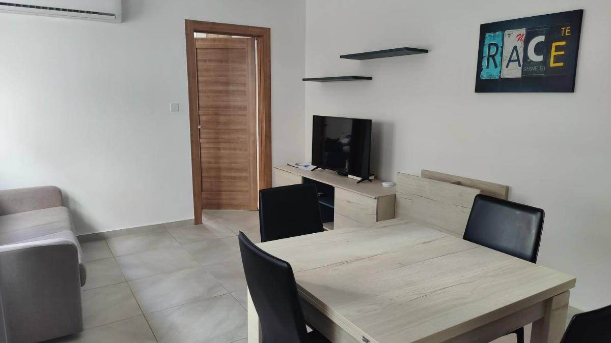 Salina Wharf, Block E, n.27 by Crysalex Houses - Housity