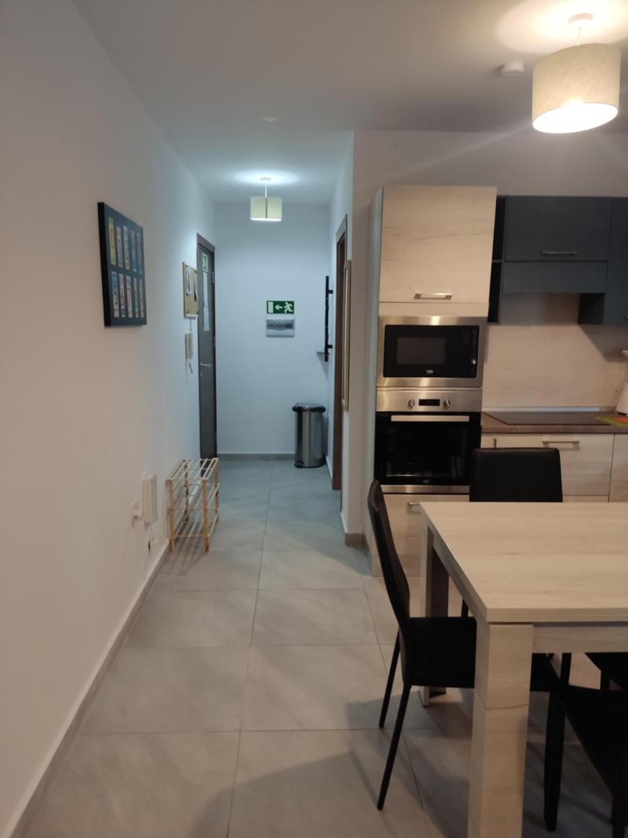 Salina Wharf, Block E, n.27 by Crysalex Houses - Housity
