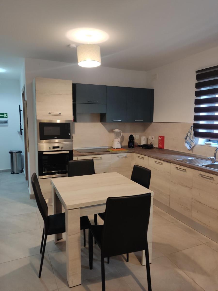 Salina Wharf, Block E, n.27 by Crysalex Houses - Housity