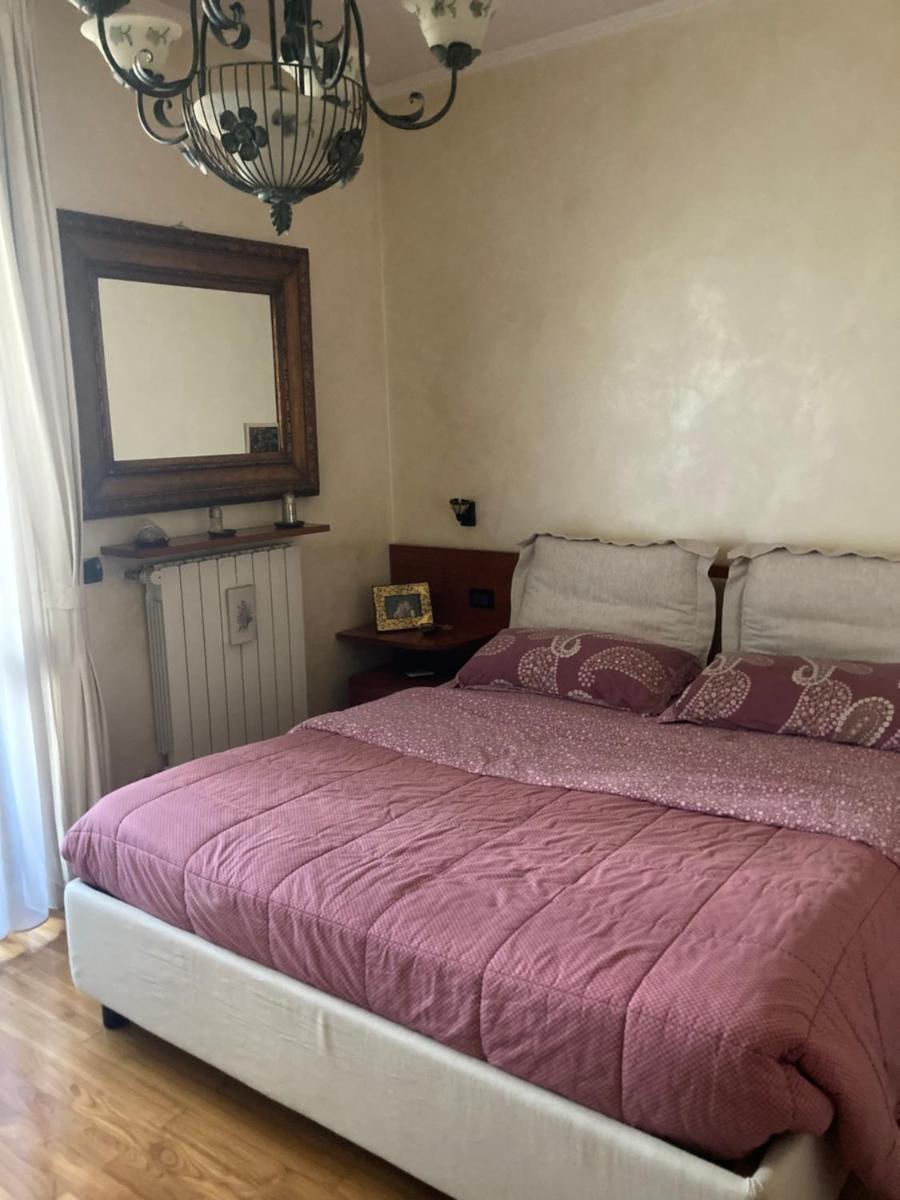 B&B Isabella Home 3 Camere private in appartamento condiviso - Housity
