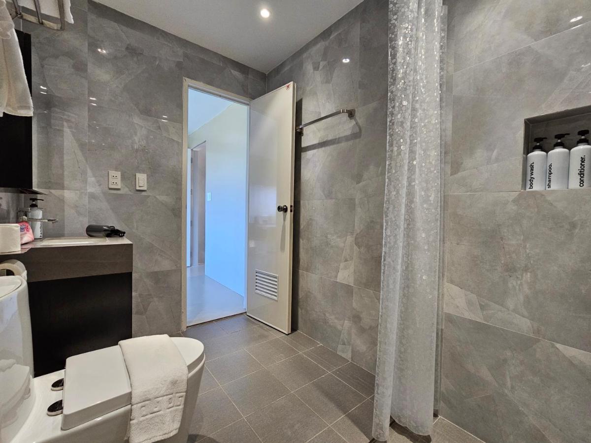 Spacious 5-bedroom, 4-bath townhouse in Legazpi City - Housity