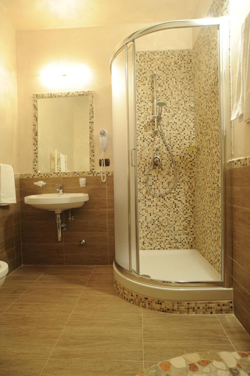 B&B Muro Torto Cairoli - Struttura sanificata giornalmente con prodotti specifici conformi al Decalogo del Ministero Salute - Personale sottoposto a test sierologico periodicamente - Housity