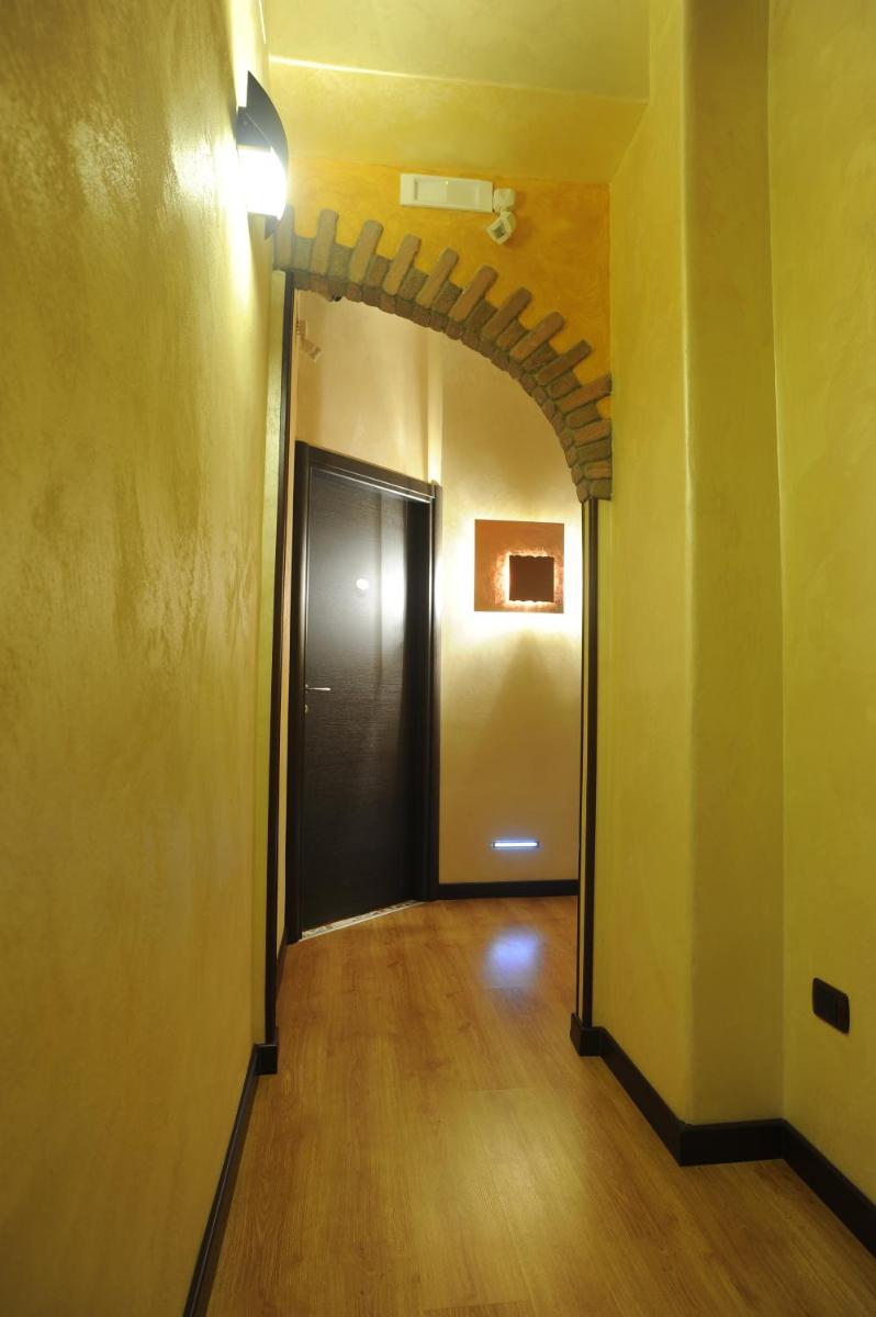 B&B Muro Torto Cairoli - Struttura sanificata giornalmente con prodotti specifici conformi al Decalogo del Ministero Salute - Personale sottoposto a test sierologico periodicamente - Housity