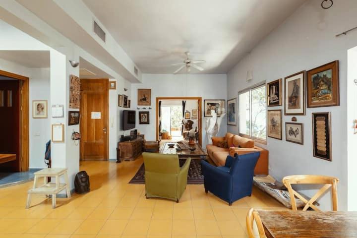 Frishman beach 2Br full of art and light - Housity