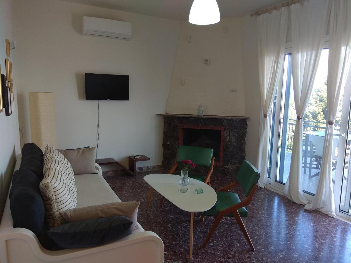 Unique See and Mountain View Cottage - KALLIOPE - Housity