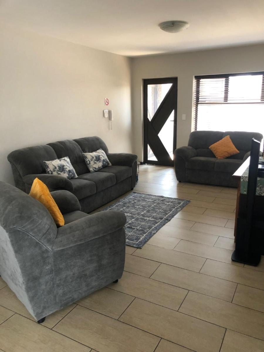 Riekert's Self-Catering Apartment - Housity