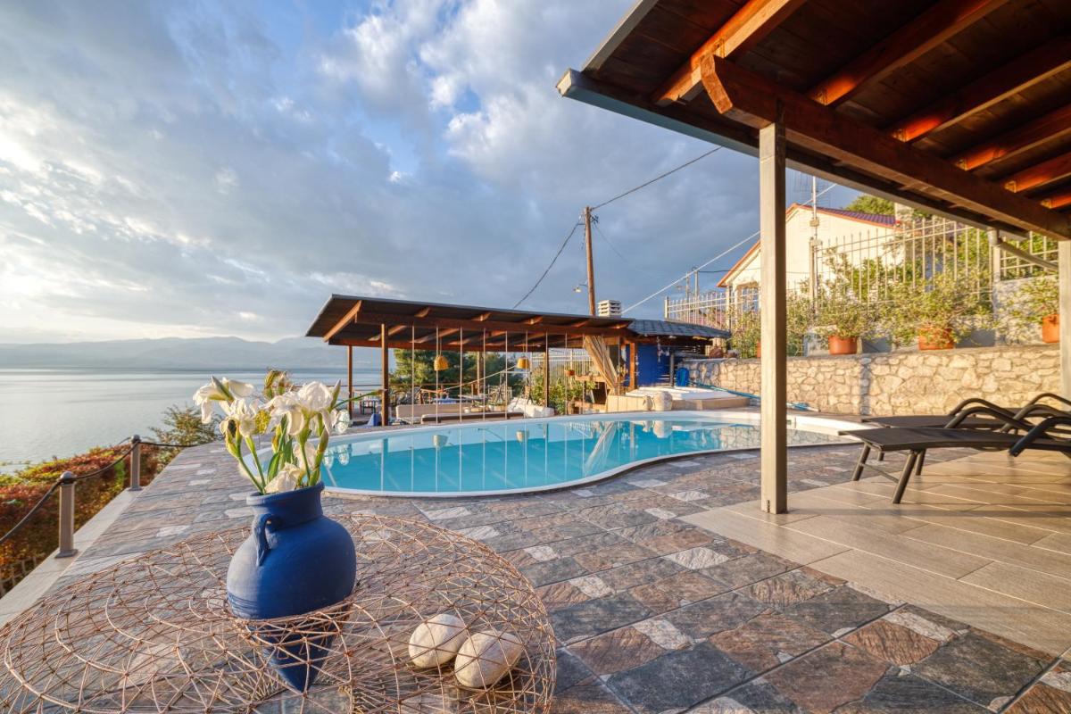 Suitetrails - Magical view, Villa Asproneri, Kamena Vourla