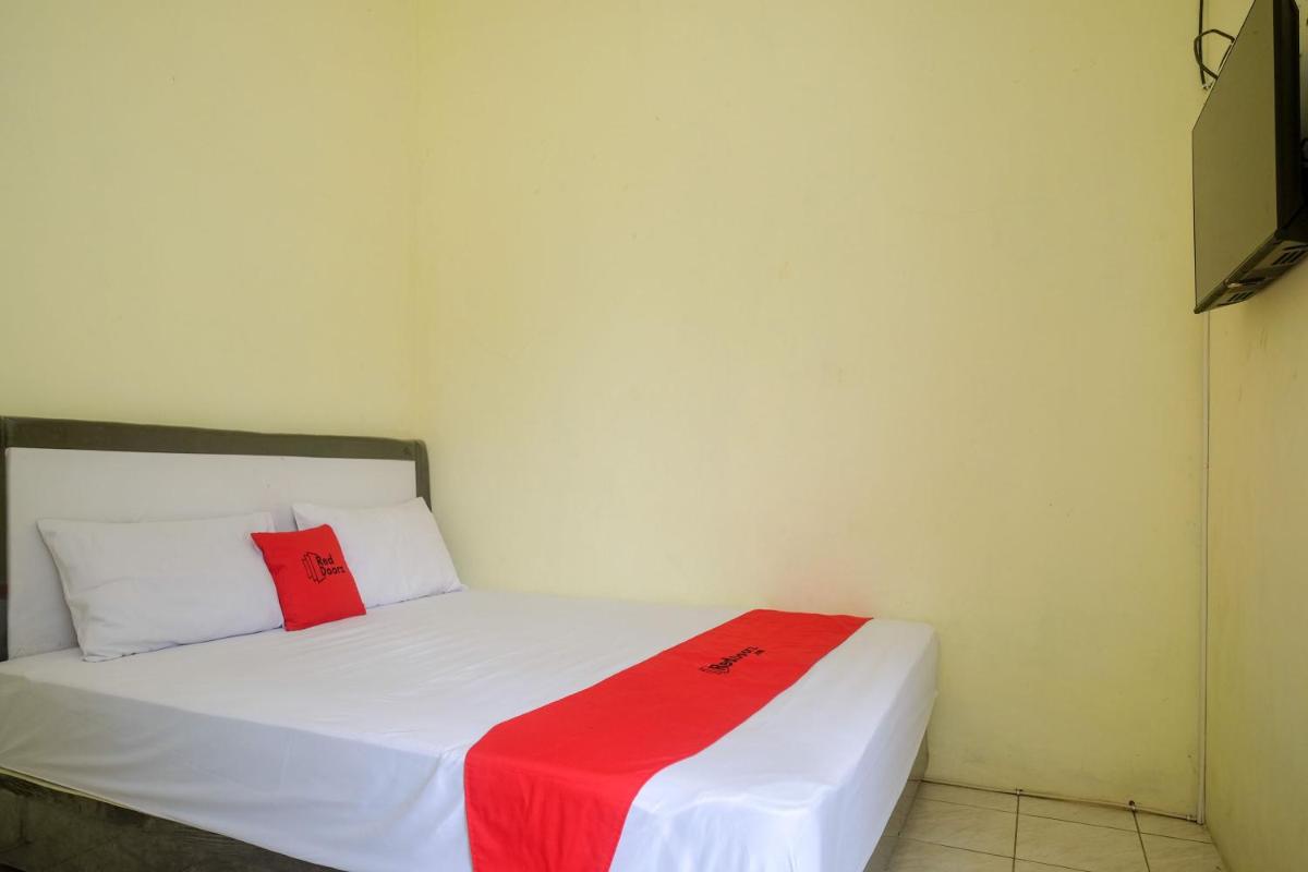 RedDoorz Syariah near RS Permata Medika Ngaliyan Semarang - Housity