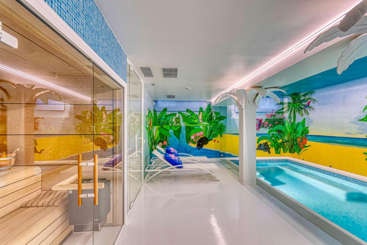 Piscina en o cerca de The Pink Elephant Hotel