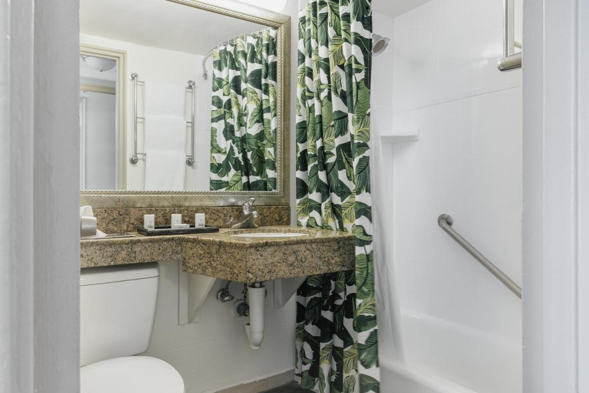 Holiday Inn Hotel Port of Miami-Downtown, an IHG Hotel - Housity