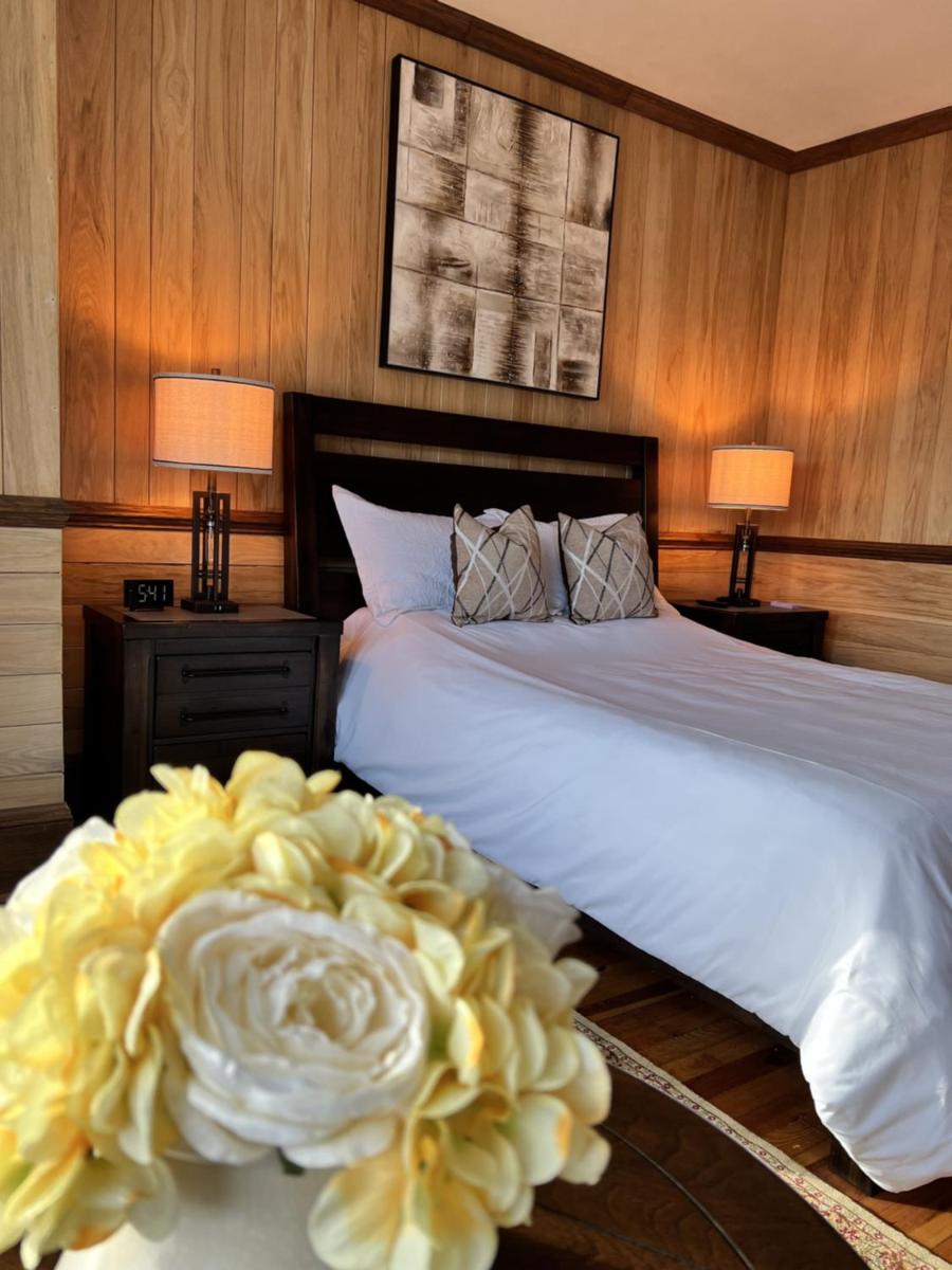 Monterey Inn - Housity