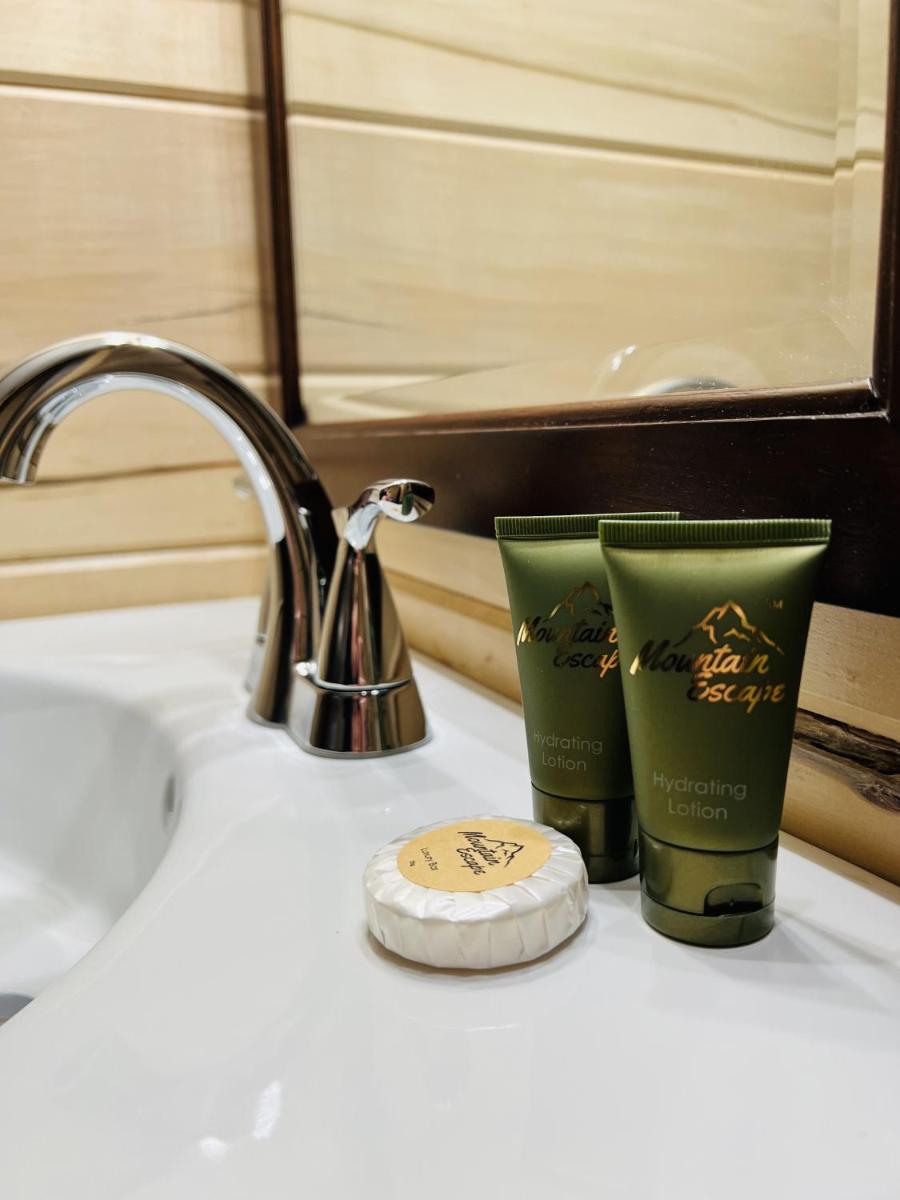 Monterey Inn - Housity