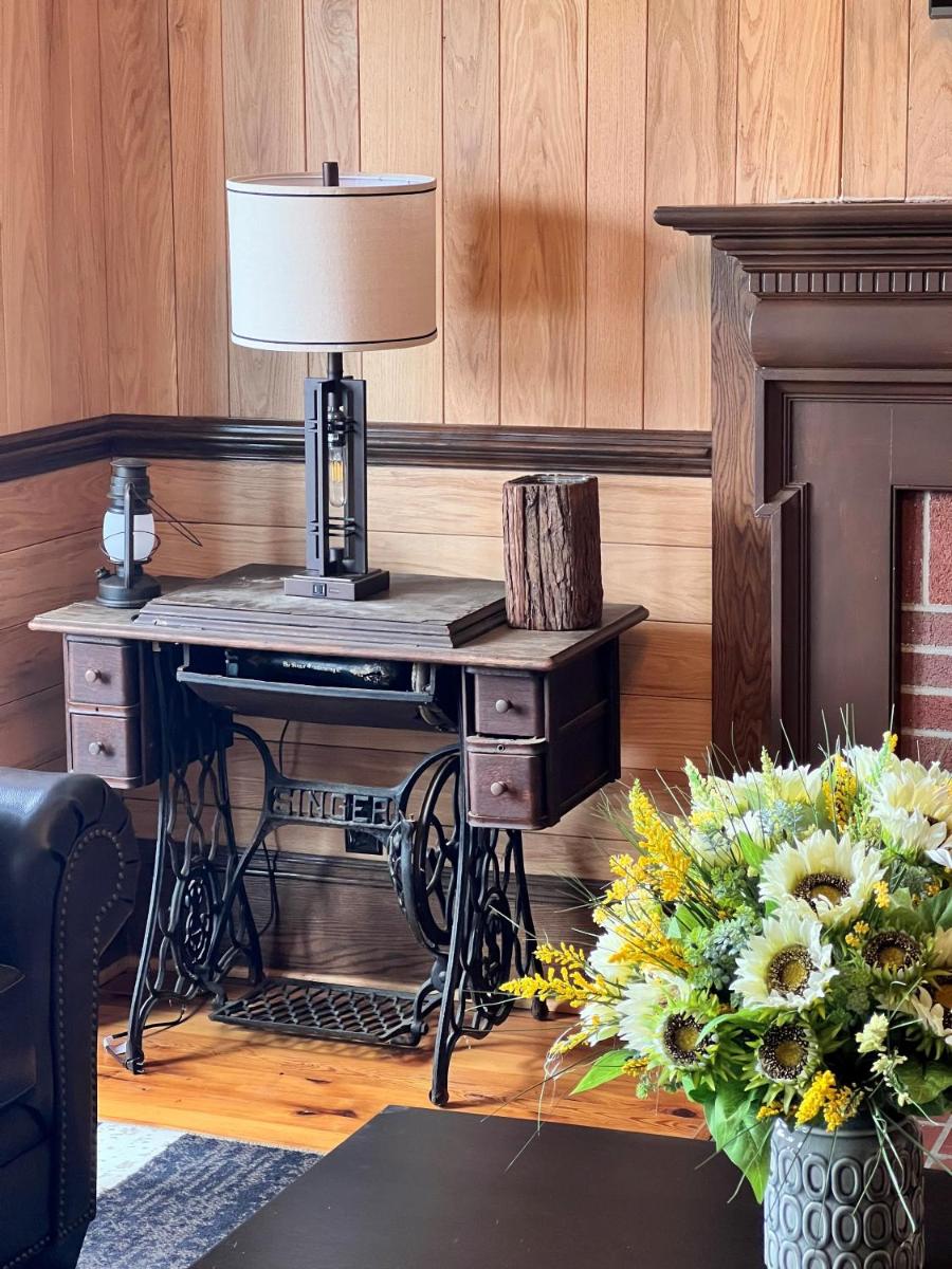 Monterey Inn - Housity