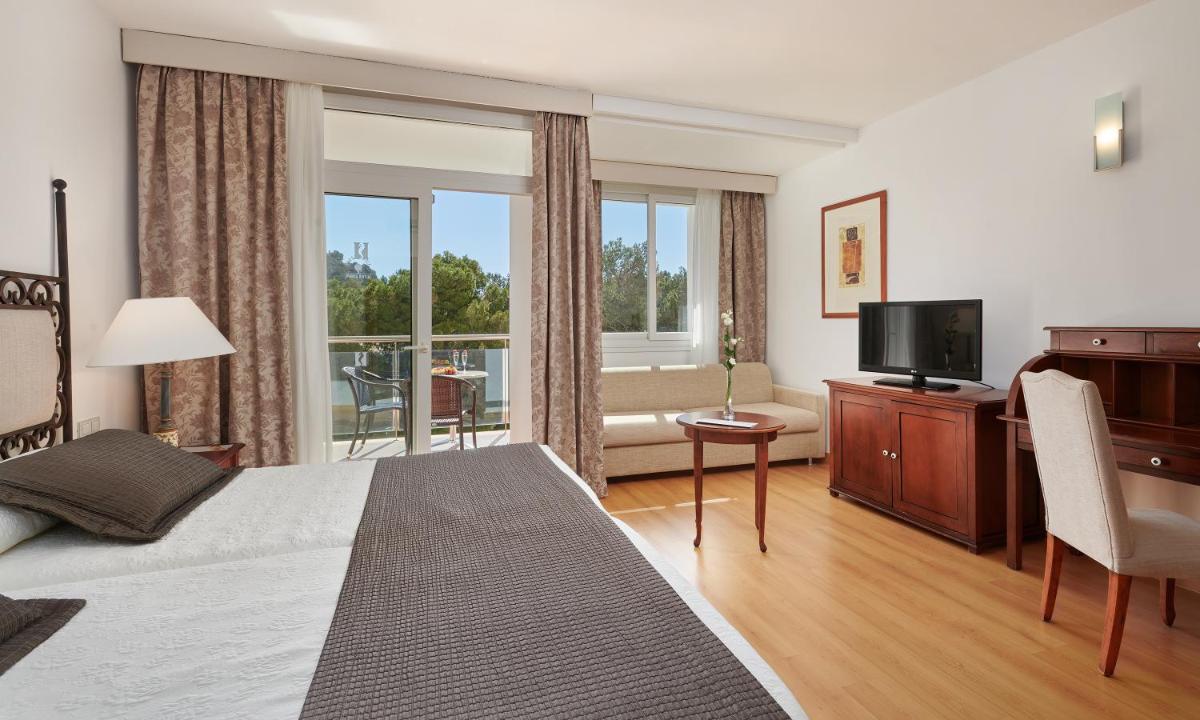 Cama o camas de una habitación en Hipotels Eurotel Punta Rotja Spa-Golf
