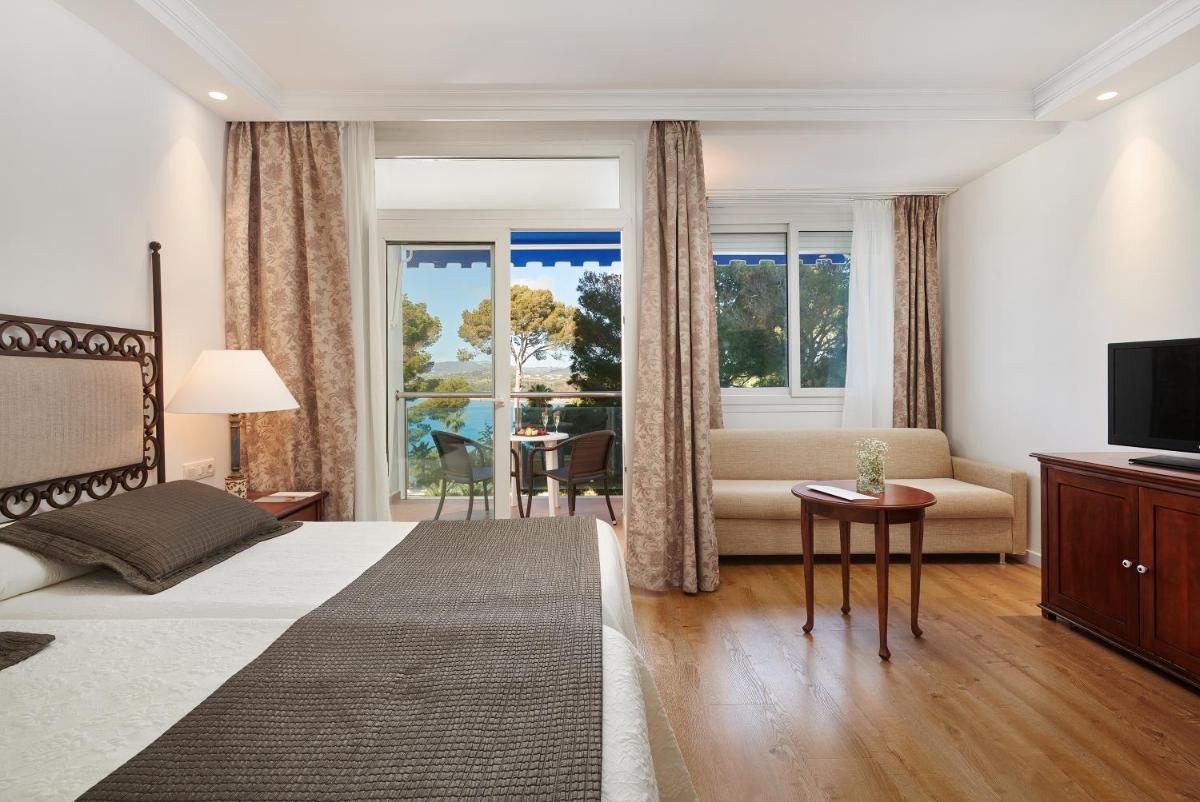 Cama o camas de una habitación en Hipotels Eurotel Punta Rotja Spa-Golf