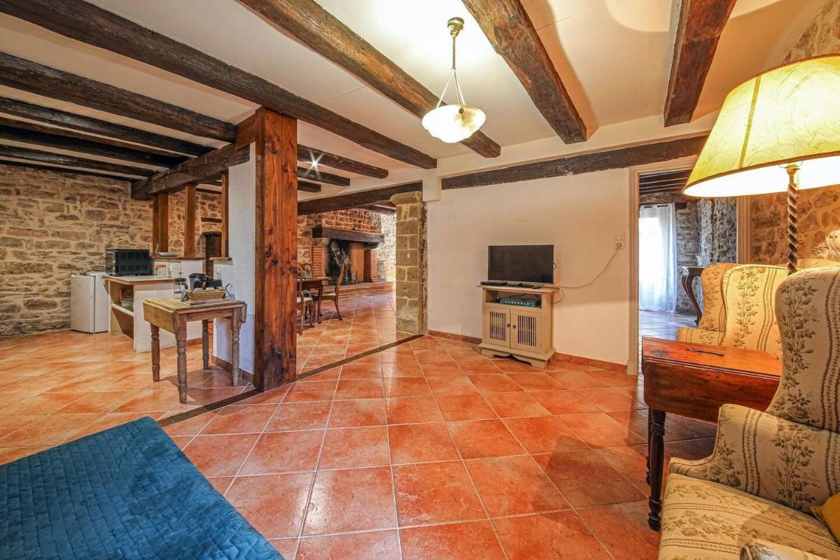 MAISON AU COEUR DU VILLAGE - CALME - TERRASSE - Housity