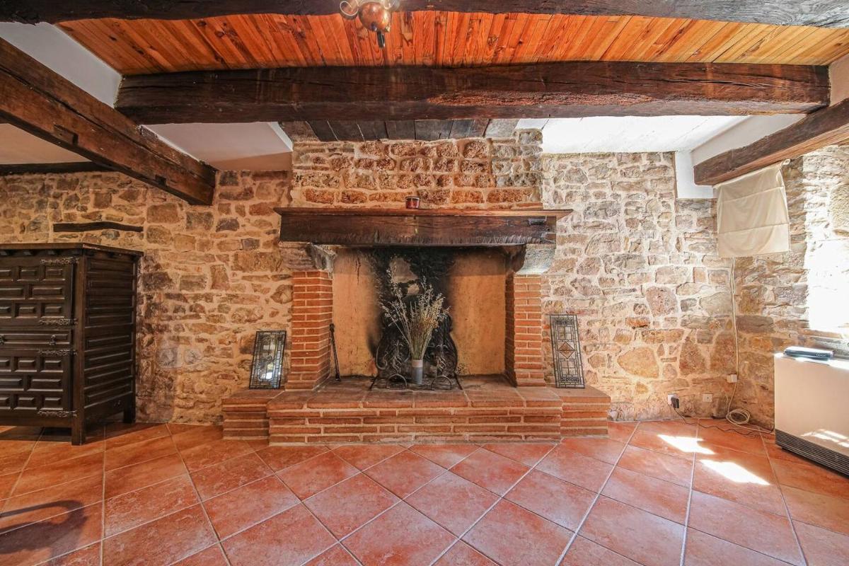 MAISON AU COEUR DU VILLAGE - CALME - TERRASSE - Housity