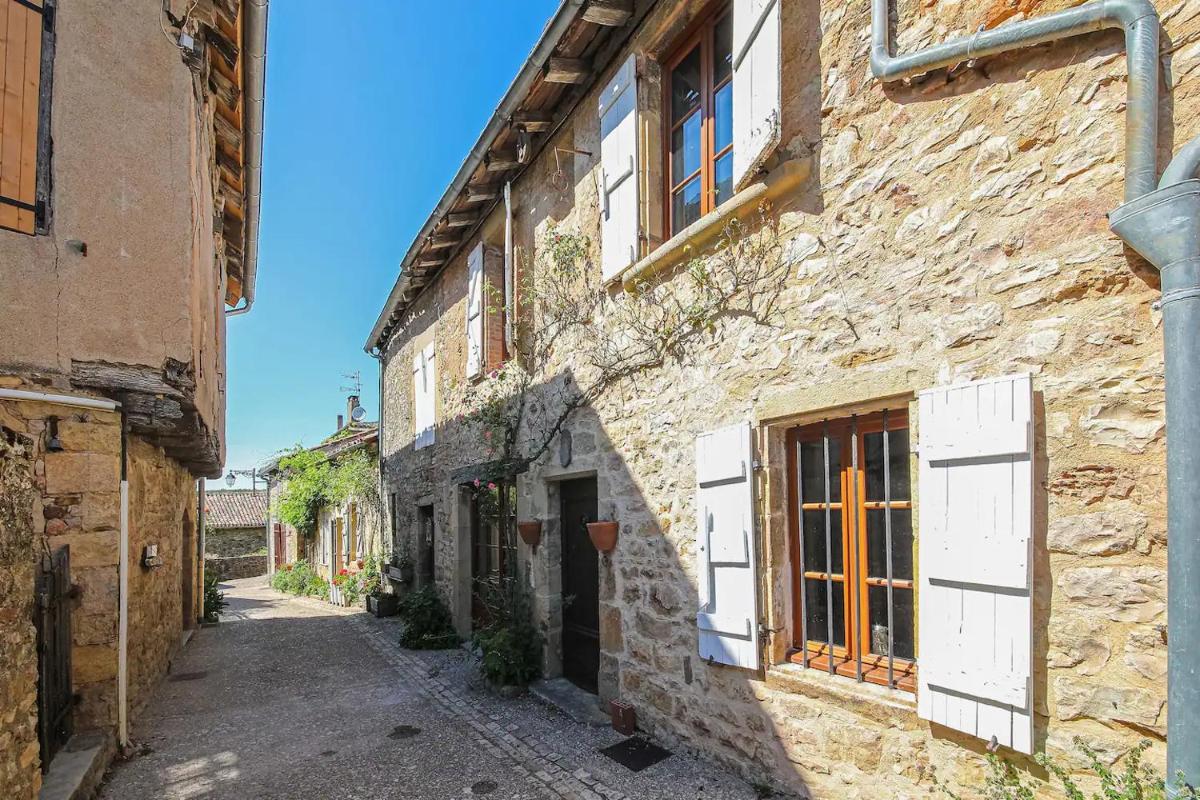 MAISON AU COEUR DU VILLAGE - CALME - TERRASSE - Housity