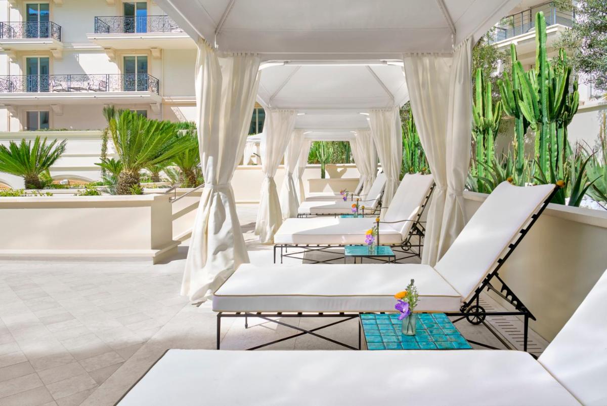 Coin salon dans l'établissement Carlton Cannes, a Regent Hotel
