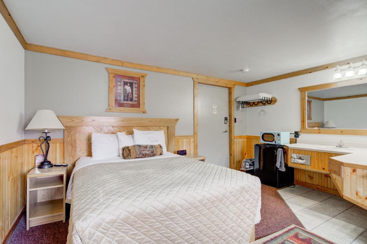 Livingston Inn - Historic - Housity