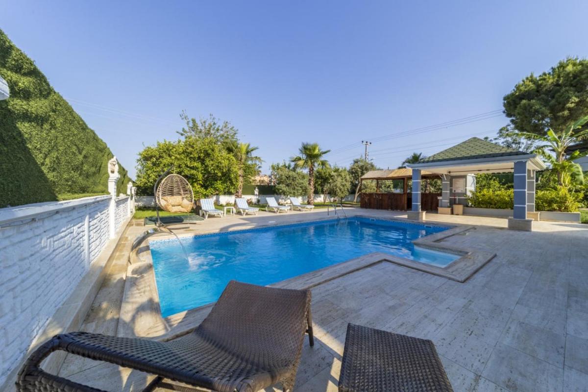 Marvelous Villa with Private Pool in Muratpasa - Housity