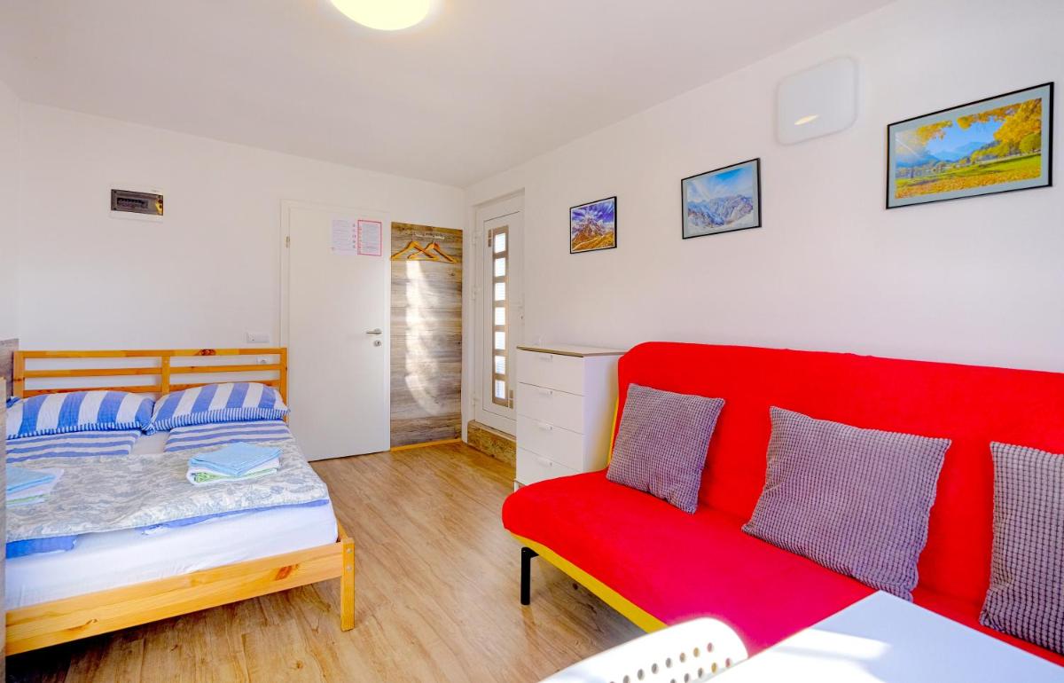 New Studio with AirCon & FREE Parking - Housity