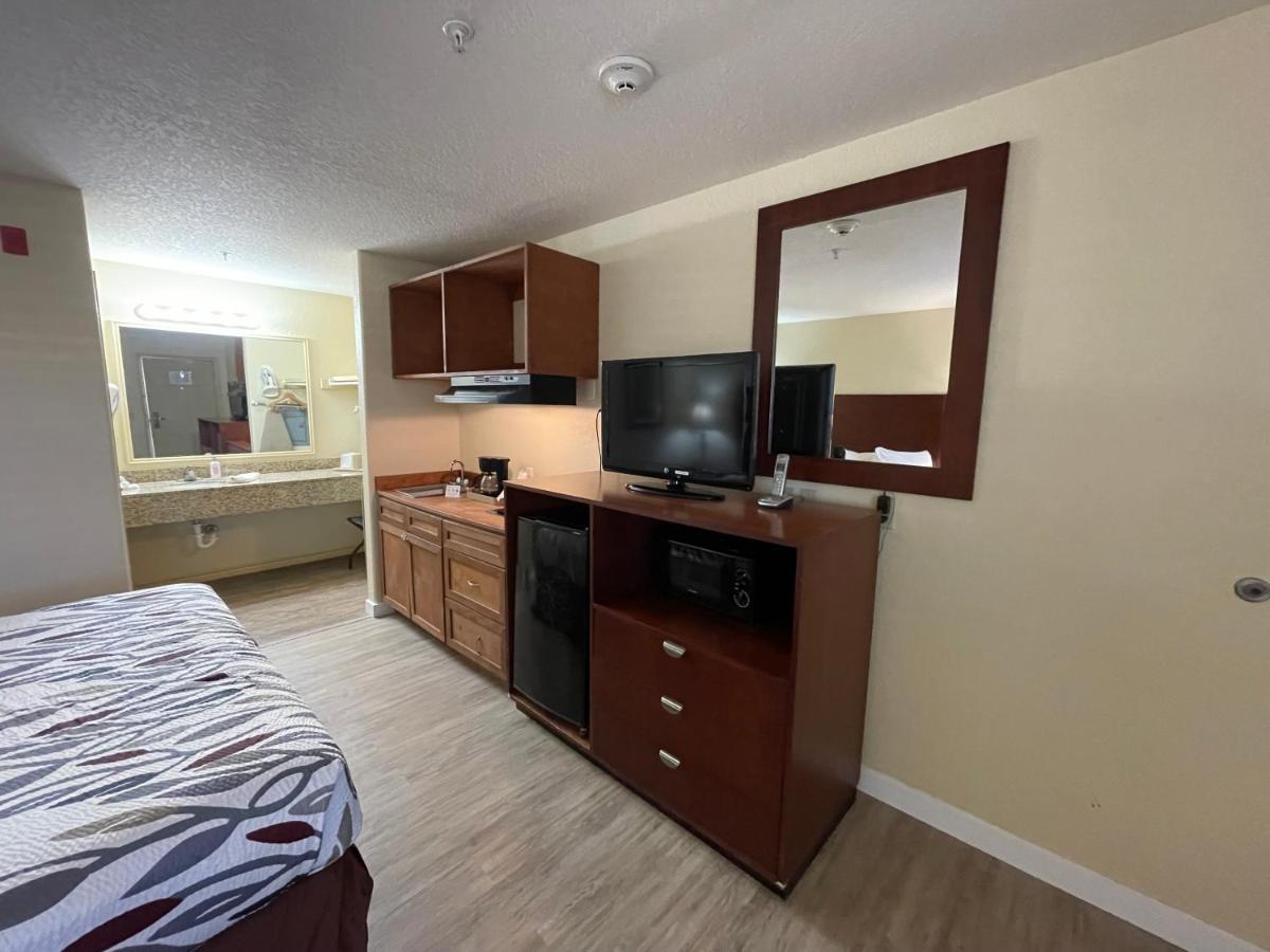 Kenedy Inn and Suites - Housity