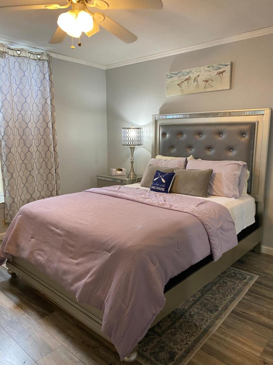 Lovely 1 bed condo near Lake Ray Hubbard - Housity