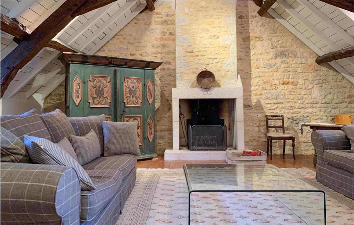 Nice Home In Sarrazac - Housity