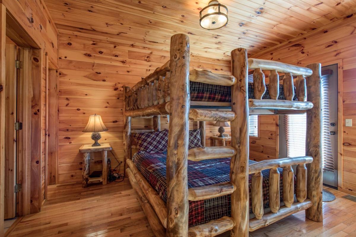 Starry Nights Lodge, 5 Bedrooms, Sleeps 18, Hot Tub, View, Gaming, Pets - Housity