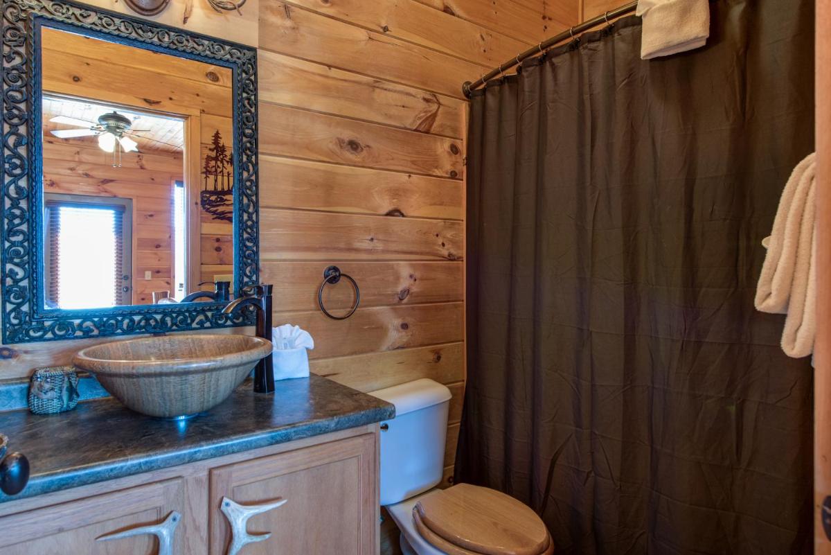 Starry Nights Lodge, 5 Bedrooms, Sleeps 18, Hot Tub, View, Gaming, Pets - Housity