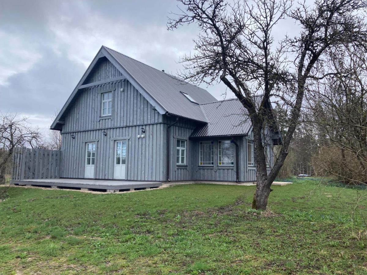 Lauku māja Akmeņkalni - Housity