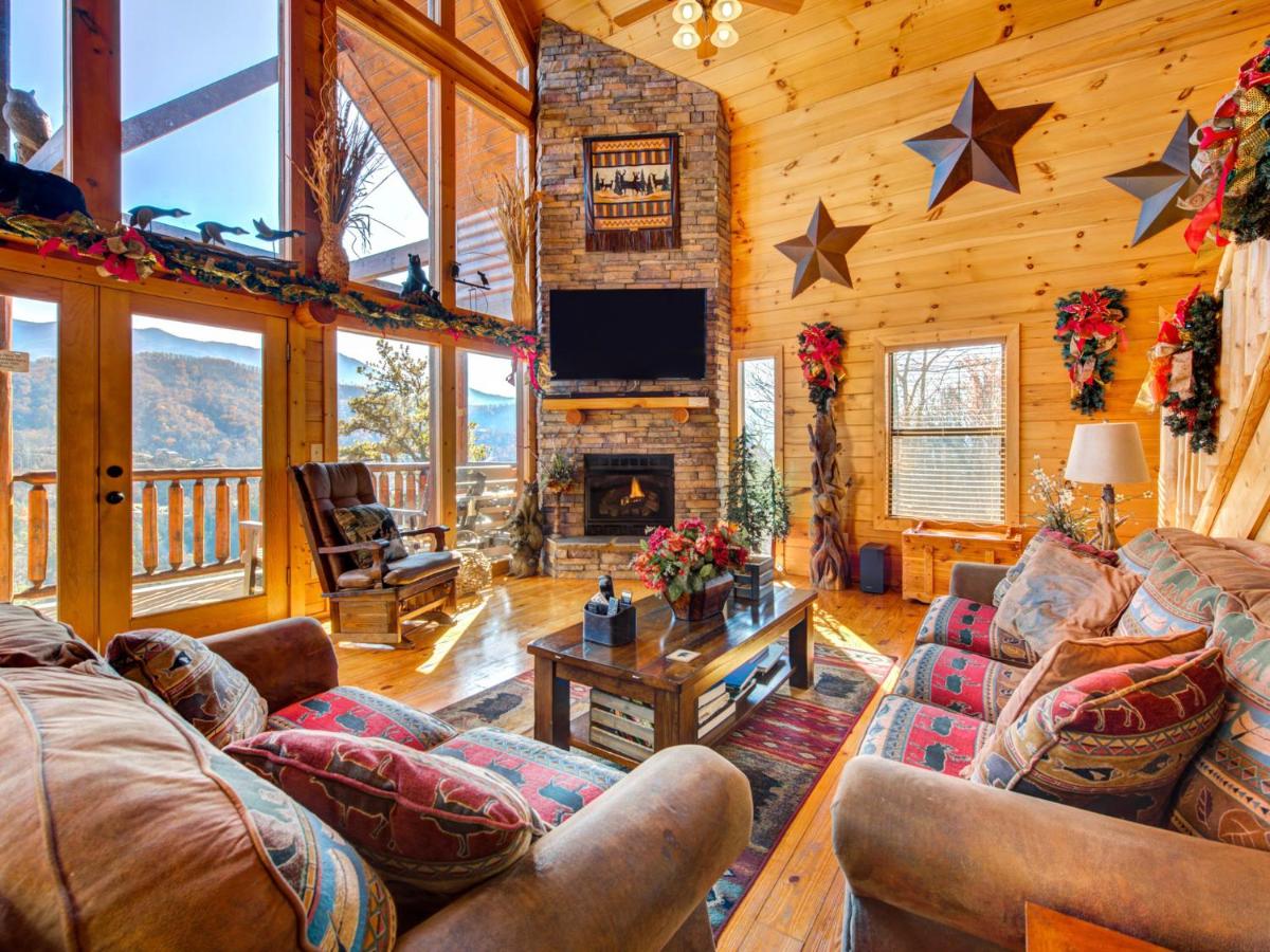 Bear's Eye View, 4 Bedrooms, Sleeps 14, Home Theater, Gaming, Hot Tub - Housity