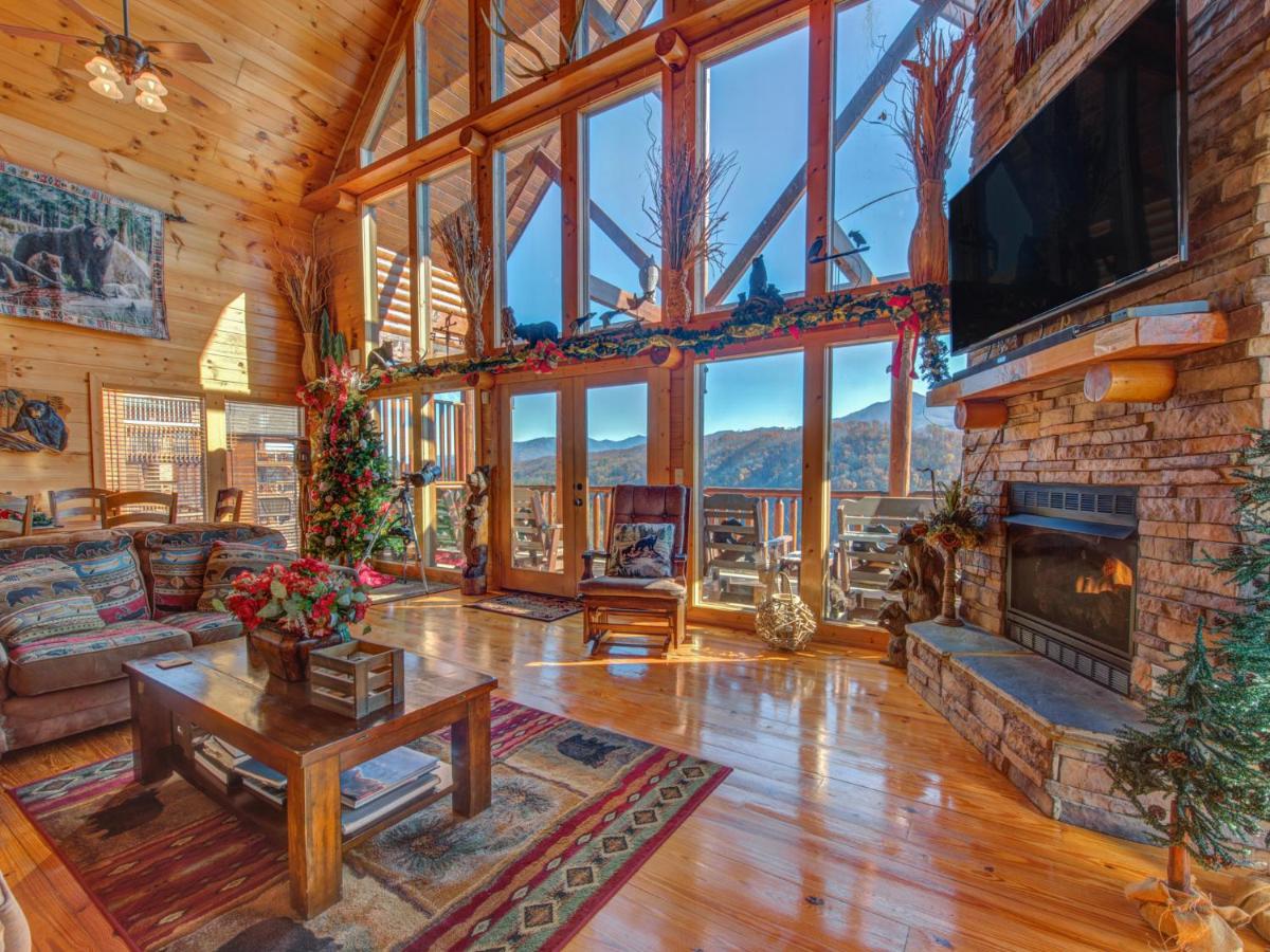 Bear's Eye View, 4 Bedrooms, Sleeps 14, Home Theater, Gaming, Hot Tub - Housity