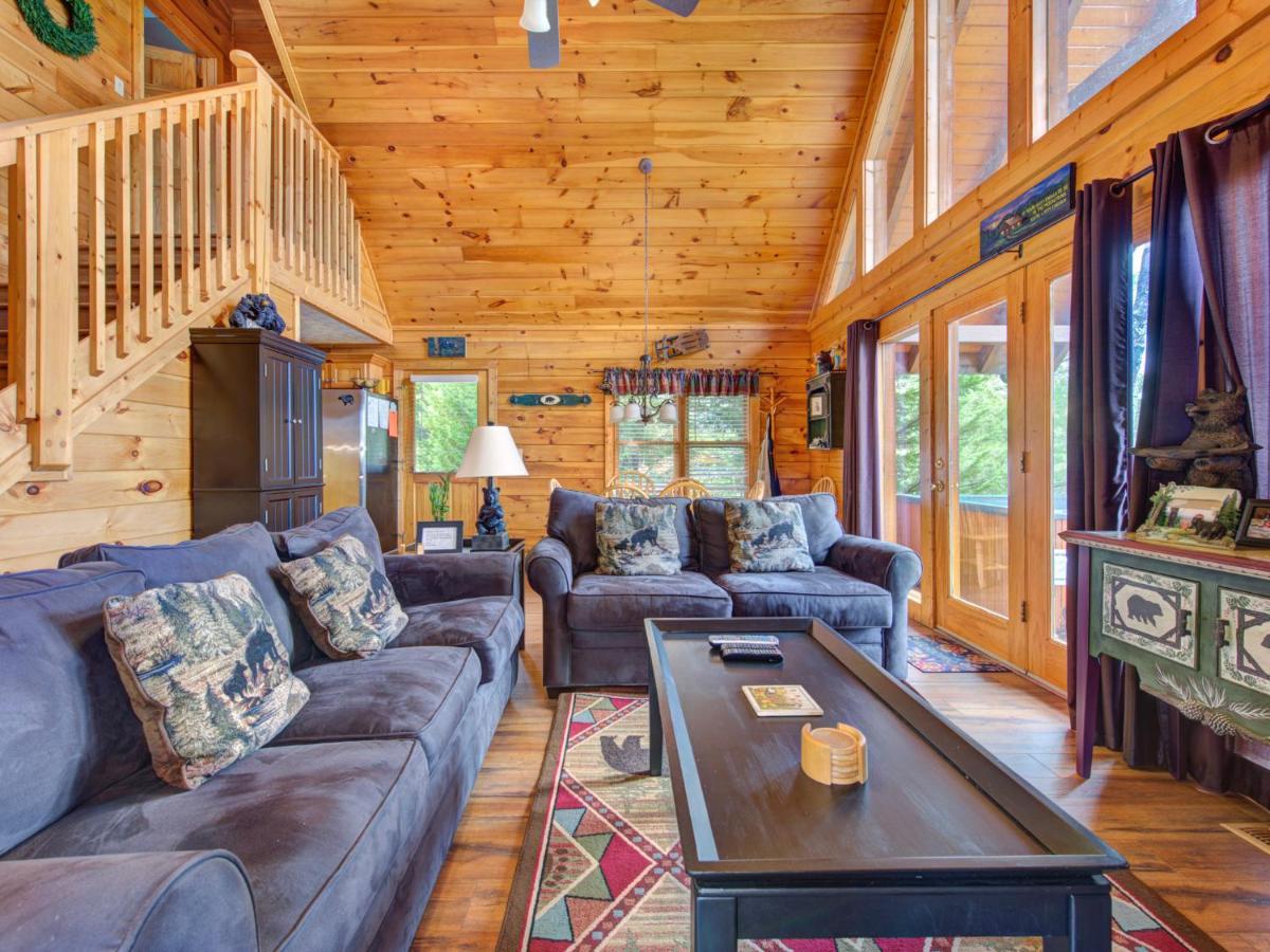 Cub’s Corner, 3 Bedrooms, Pool Access, Hot Tub, Pool Table, Sleeps 10 - Housity