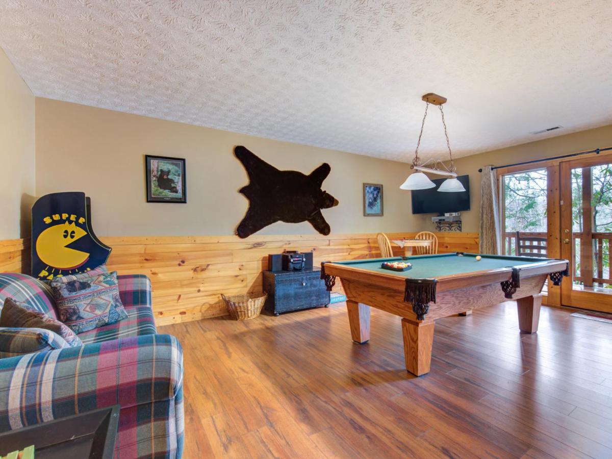 Cub’s Corner, 3 Bedrooms, Pool Access, Hot Tub, Pool Table, Sleeps 10 - Housity