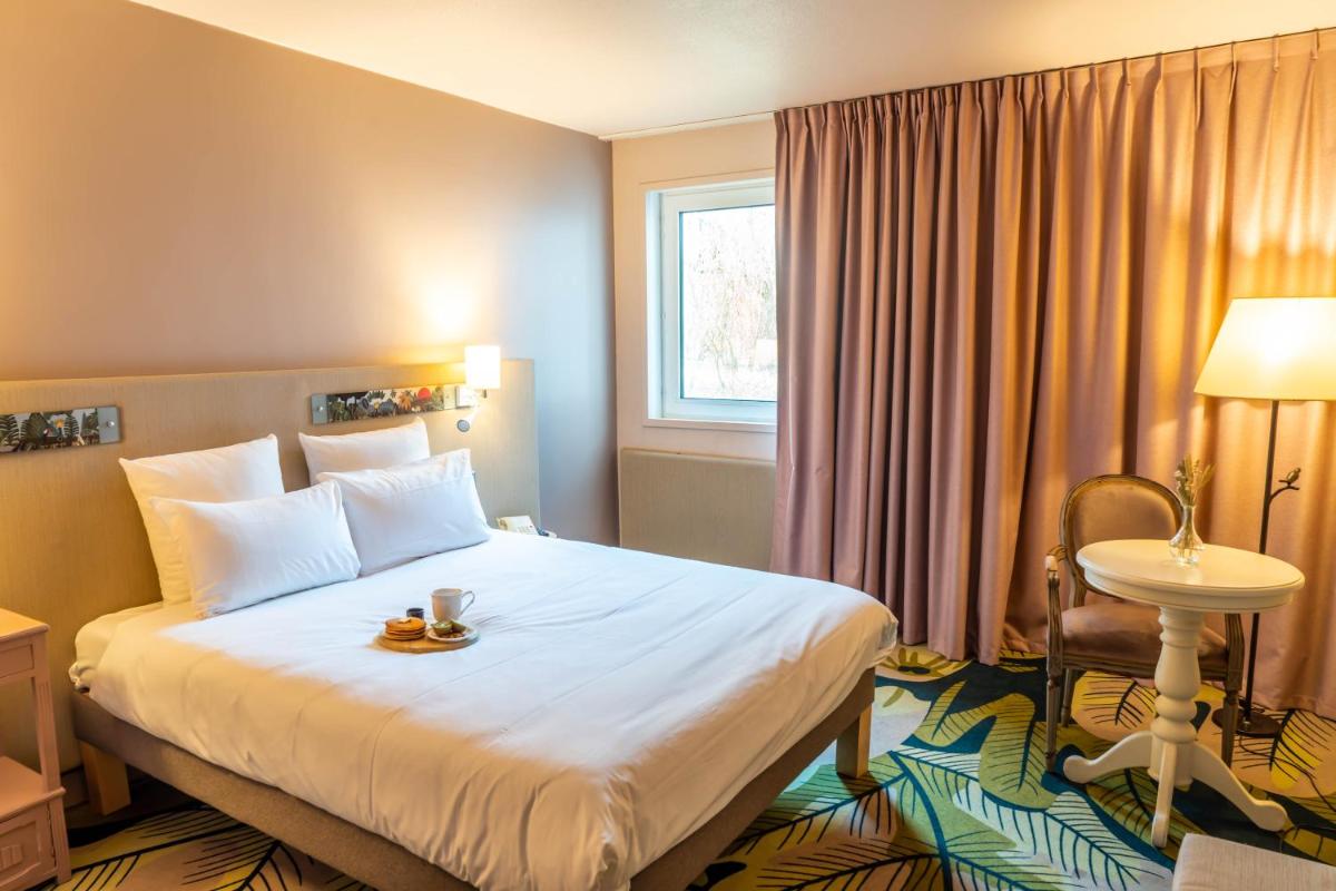 Un ou plusieurs lits dans un hébergement de l'établissement Hotel Mercure Parc du Coudray - Barbizon